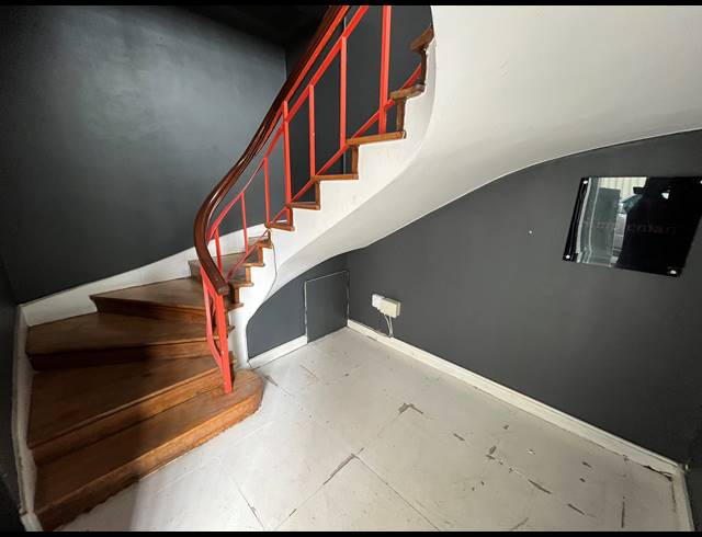 176M² OFFICE TO LET IN PAARDEN EILAND